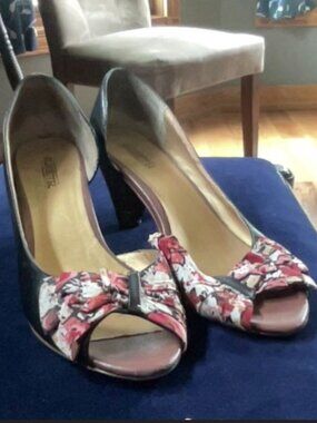 Seychelles women's black d'Orsay kitten heels with peep-toe and floral pattern